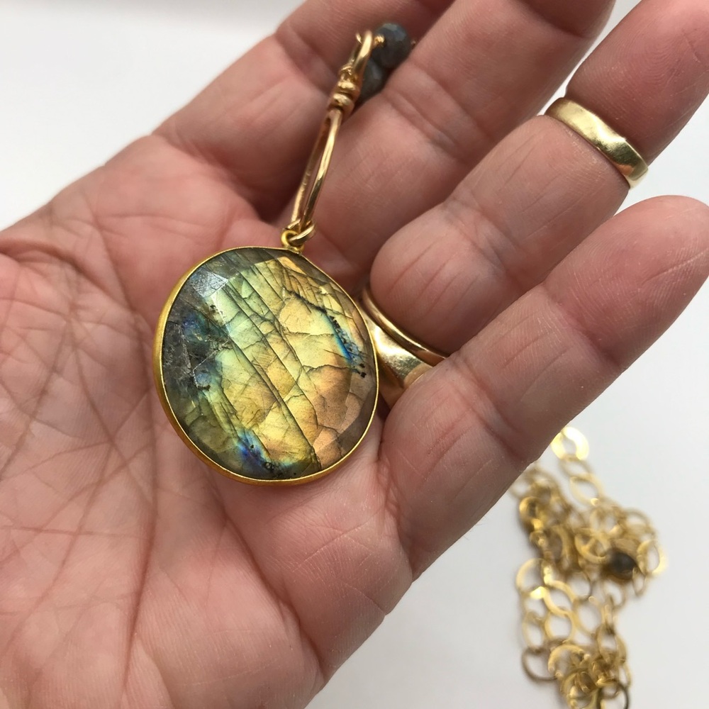 Elegant Long Gold-Tone and Faux Stone Pendant Necklace - Picture 10 of 11